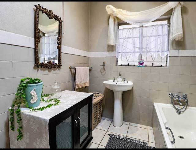 4 BEDROOM HOUSE FOR SALE IN LYTTELTON MANOR